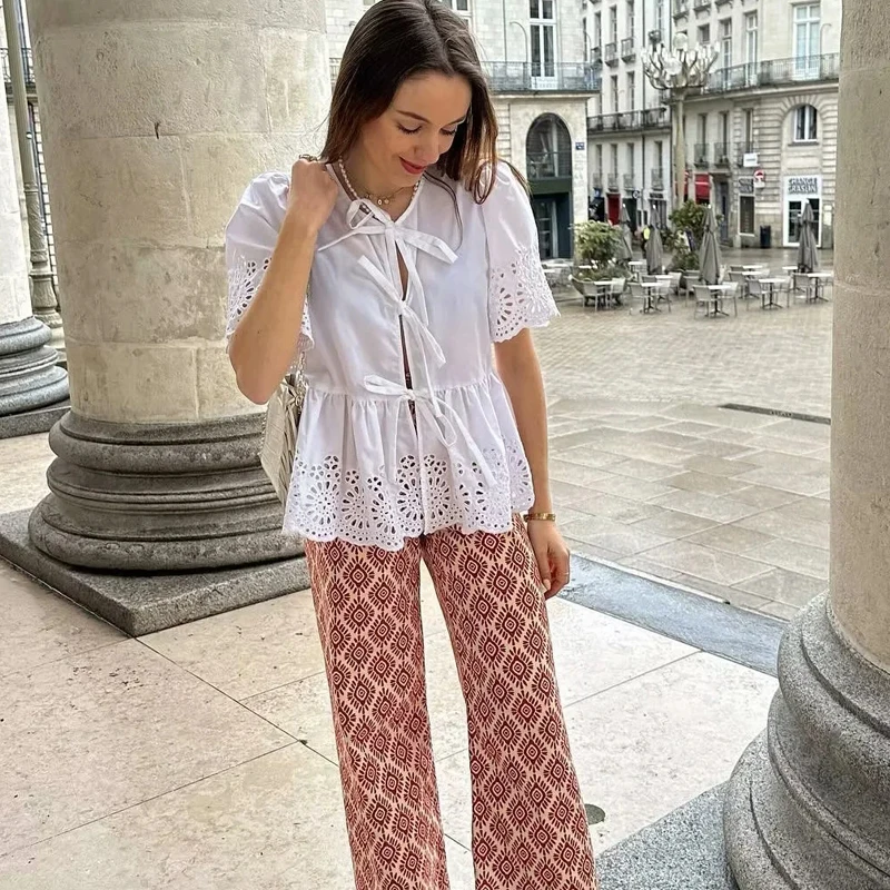 Женская укороченная блузка с вышивкой коротким рукавом и оборками