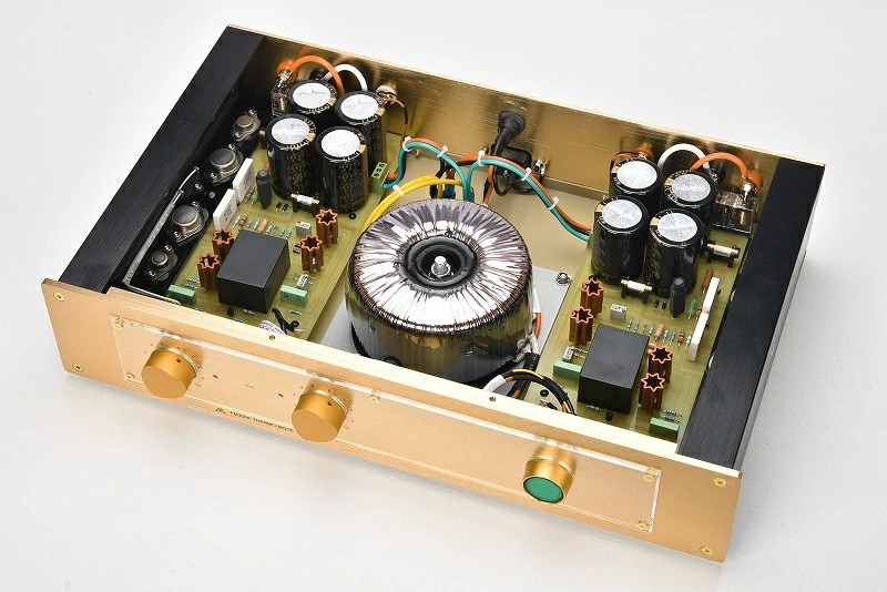 

99.9% direct engraved FM ACOUSTICS FM300A classic amplifier