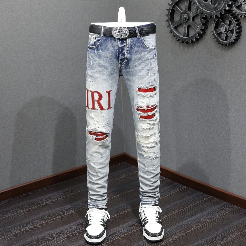 

Street Fashion Men Jeans Retro Washed Blue Stretch Skinny Fit Ripped Jeans Men Red Leather Patched Designer Hip Hop Brand Pants