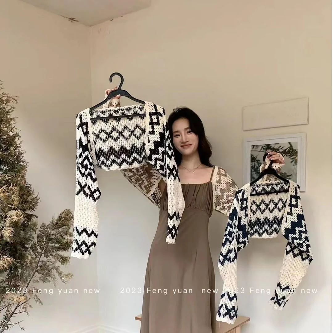 

Temperament gentle wind fashion hook flower hollowed-out cape cardigan women early autumn chic design sense of short top tide