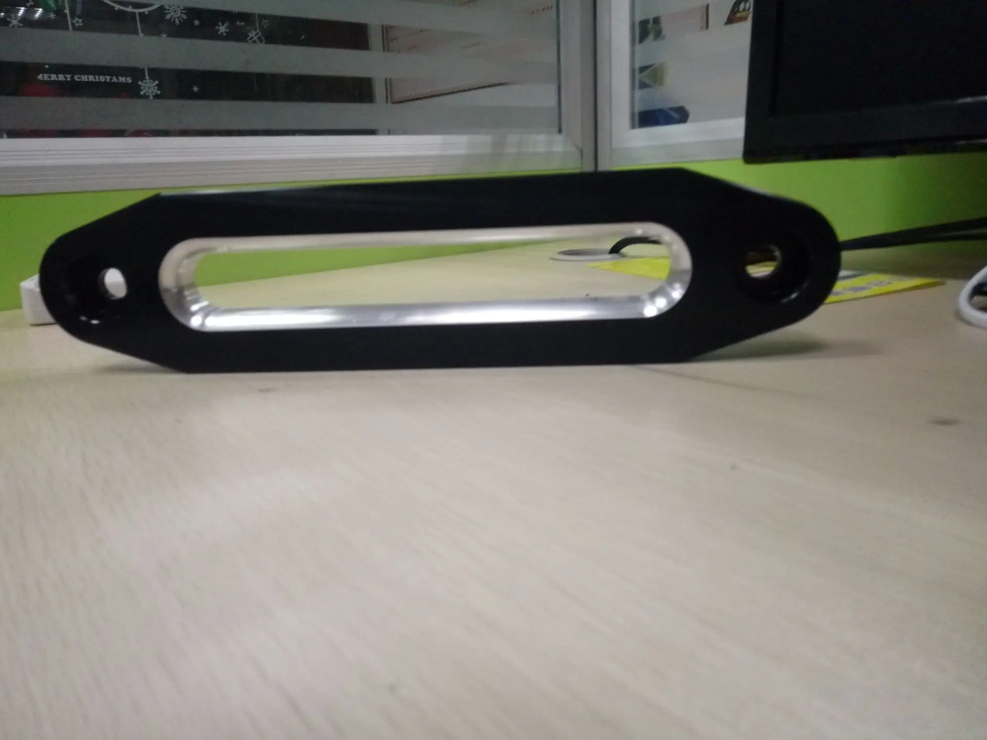 Выпуск троса направляющей лебедки подходит с расстоянием отверстия переднего