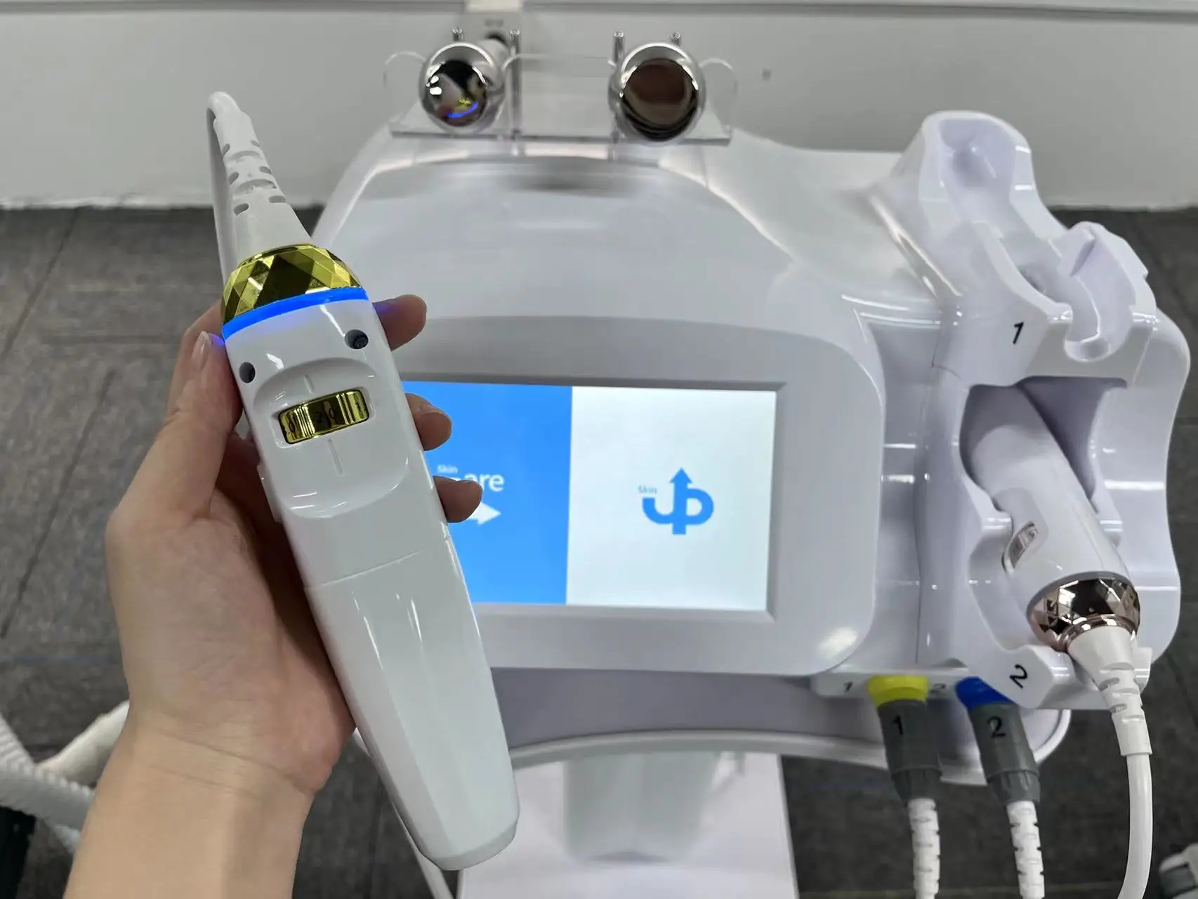 Электронный ультразвуковой медицинский инструмент для подтяжки кожи и борьбы с