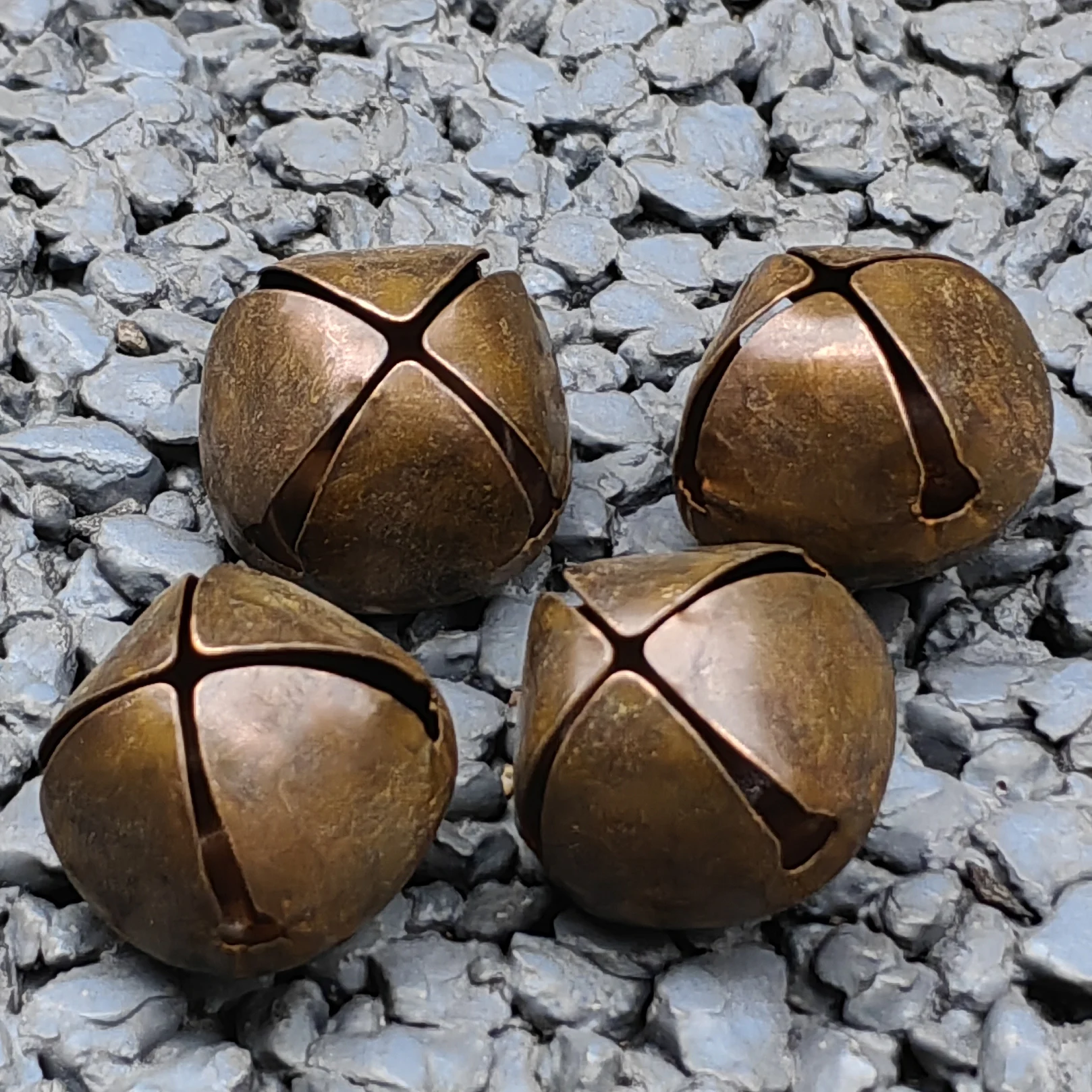 

2 см 30 шт. рождественские ржавые колокольчики крест ржавые металлические колокольчики винтажные ржавые металлические колокольчики для Рождества и вечеринки