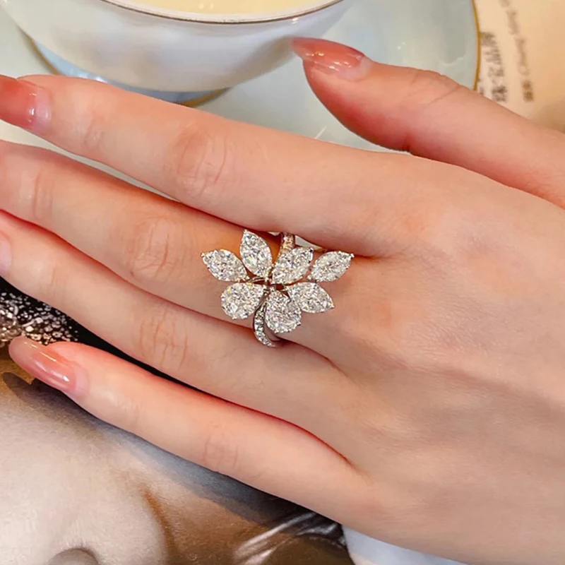 

Sweet Micro Pave Zircon Leaf Rings for Women Etrendy New Jewelry Classic Shinning Open Ring Adjustable Luxury Jewelry