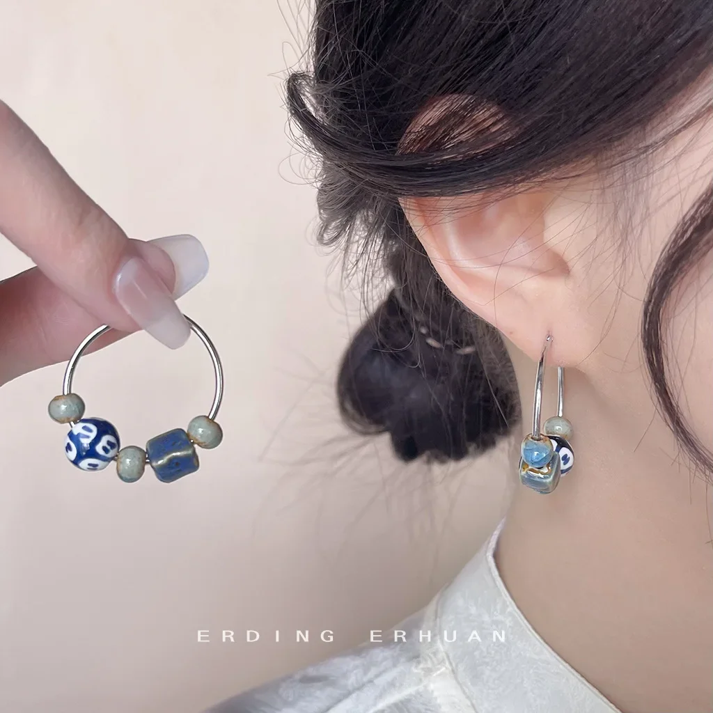 Привлекательные очаровательные сине-белые фарфоровые висячие серьги ручной