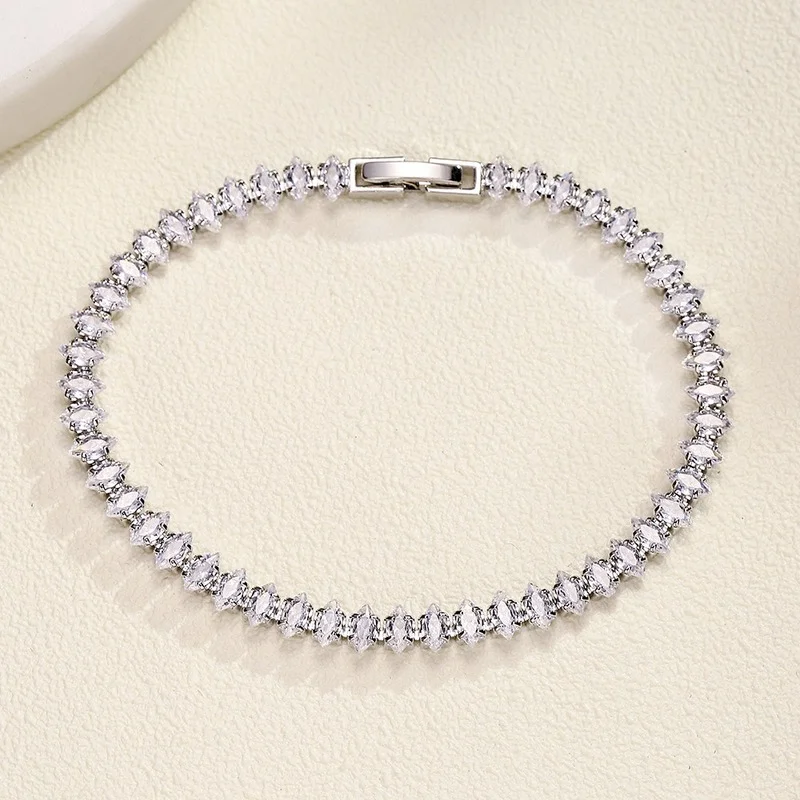 

2022 New Fashion Exquisite Silver Color 18cm CZ Bracelet Chain for Women Simple Personality Charm Bracelets Wedding Party Gifts