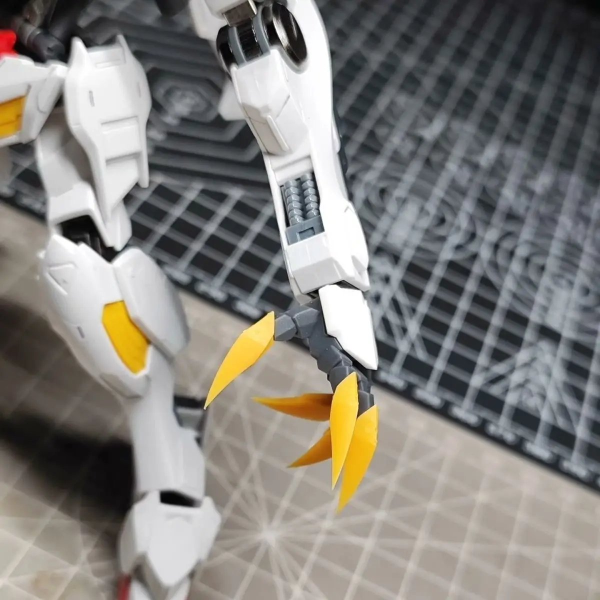 HG 1144 Barbatos Lupus Rex: Скульптурные руки, нестандартные детали, аксессуары для моделей, запасные части. (art.: 3920db3ea2657) - 3920db3ea2657