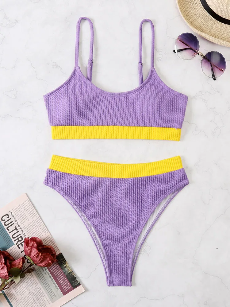 

Купальник-бикини с высокой талией и эффектом пуш-ап