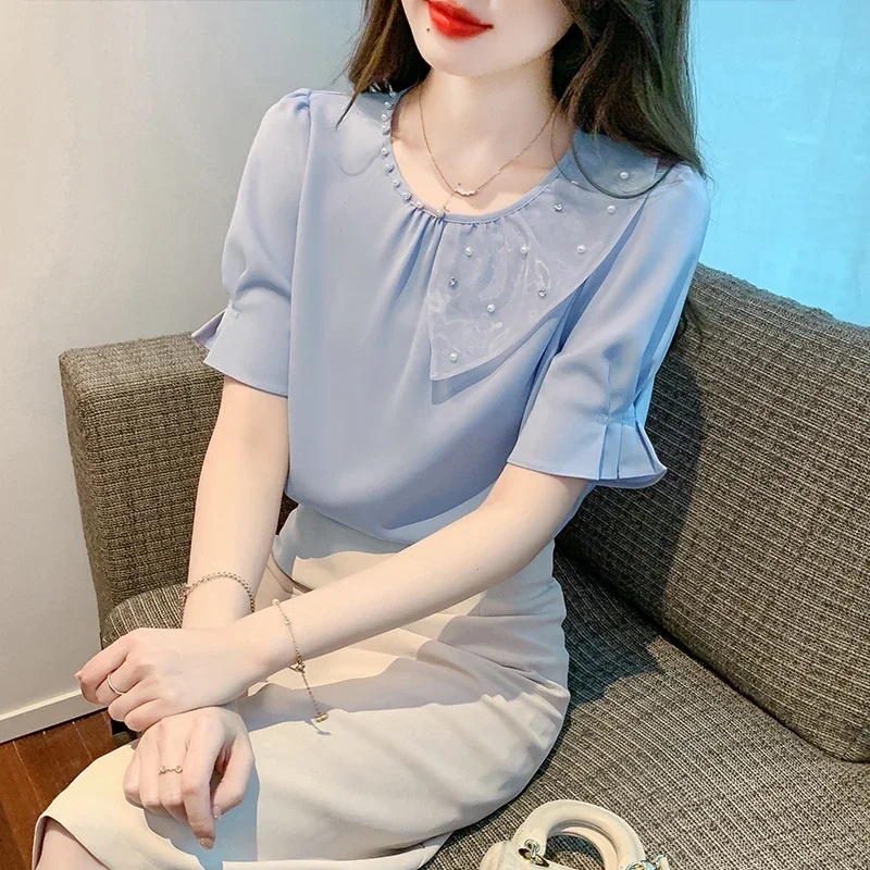 Женская шифоновая блузка с коротким рукавом круглым вырезом и вышивкой