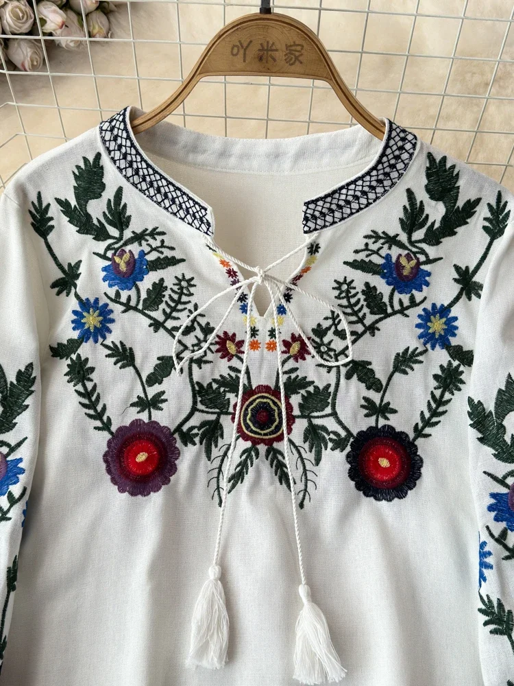 Женская блузка в стиле ретро со шнуровкой и V-образным вырезом