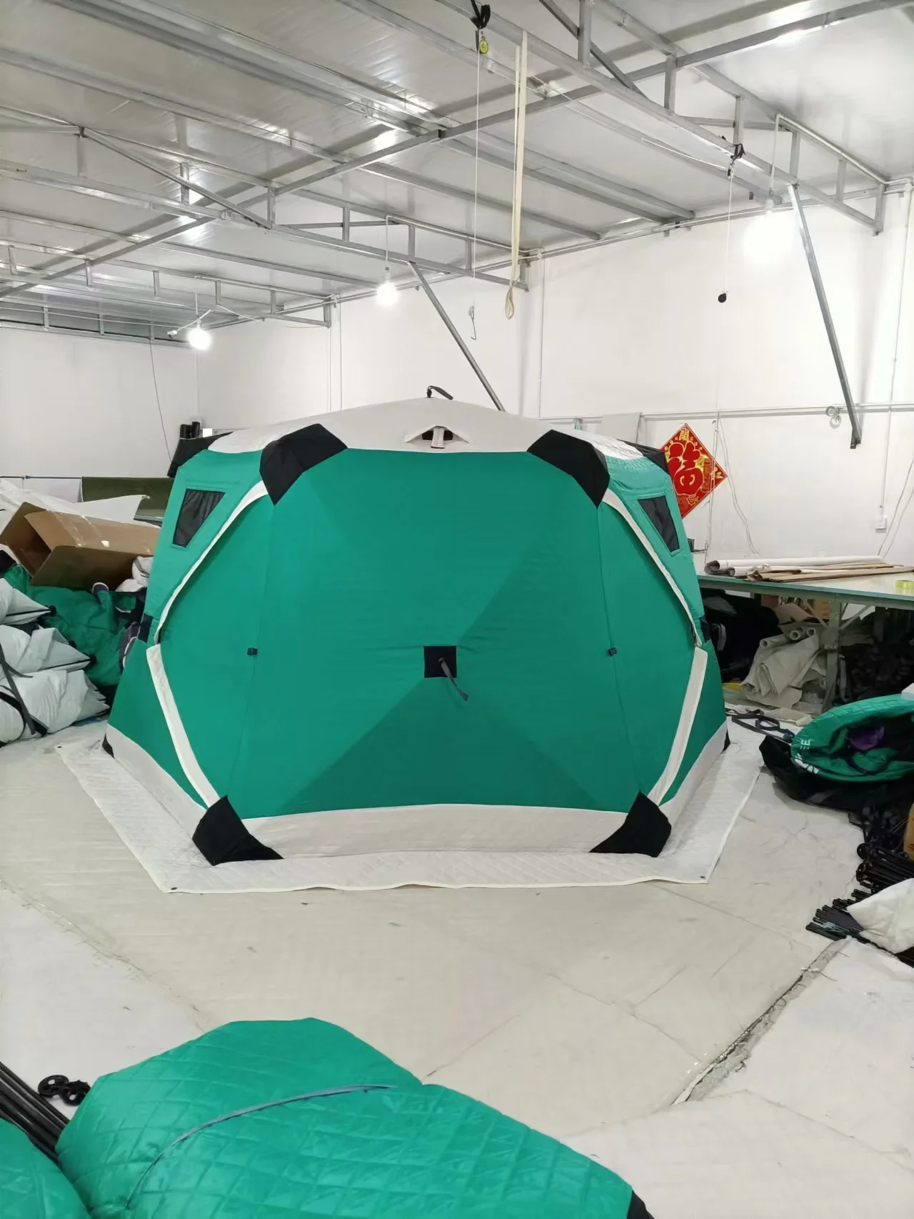 Изолированная 5-местная всплывающая портативная изолированная палатка для