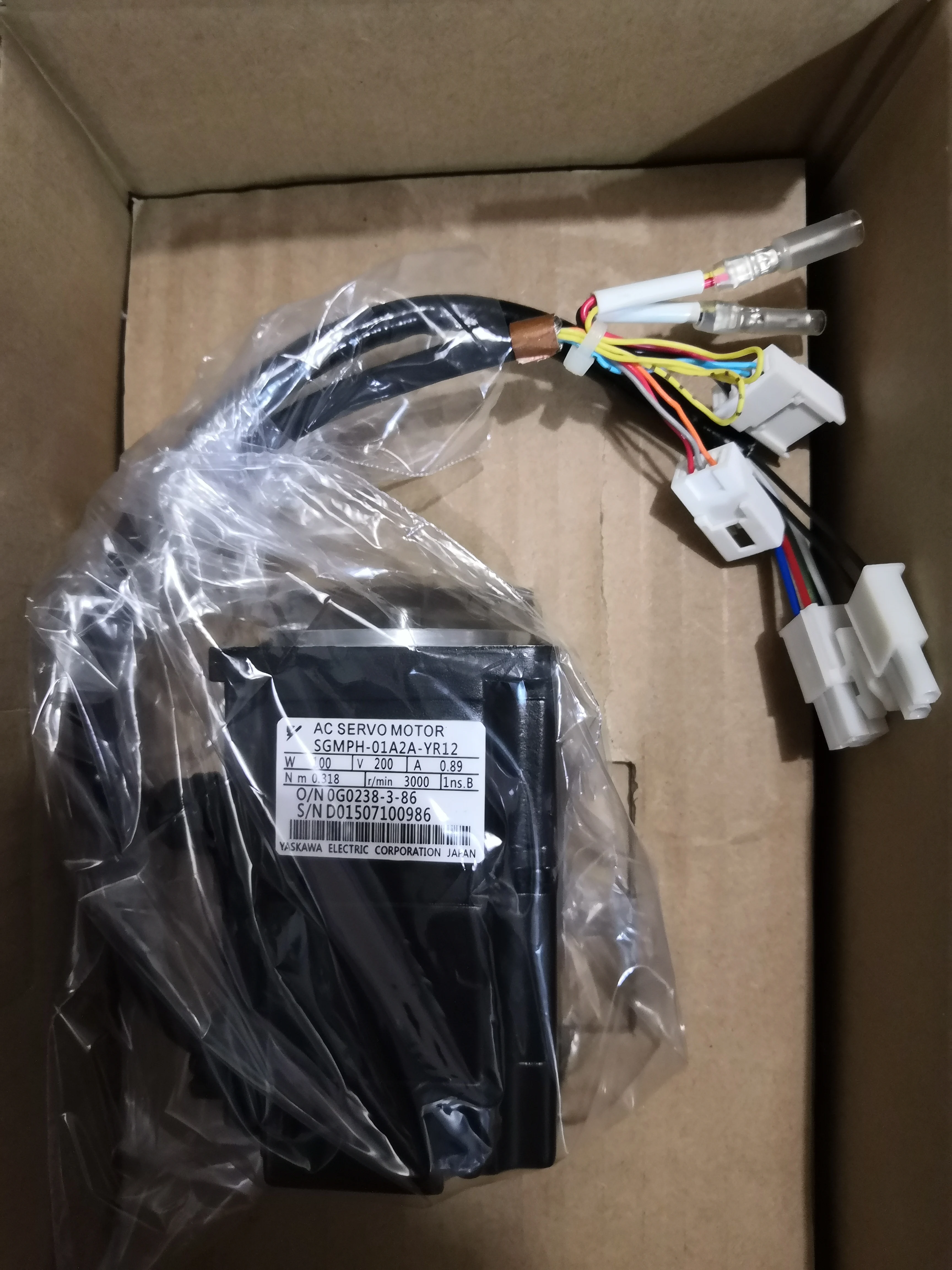 SGMPH-01A2A-YR12 совершенно новый Серводвигатель sgmi 01A2A YR12