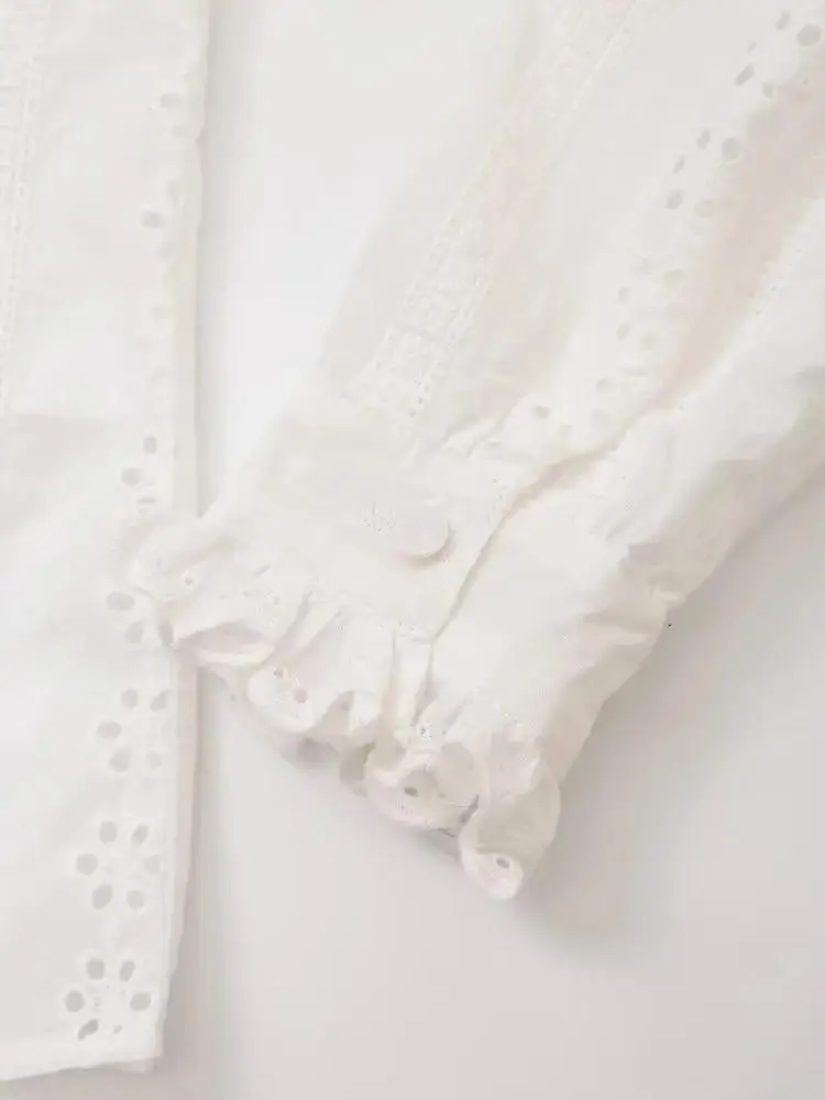 Харизматическая белая женская рубашка с вышивкой и длинным рукавом оборками