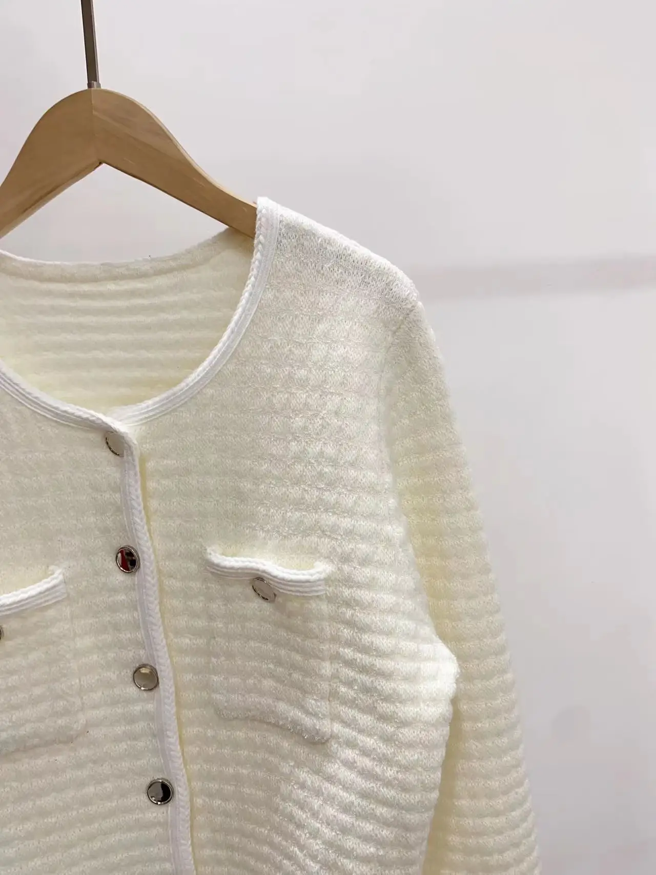 

Женское платье с бахромой, маленькое очаровательное клетчатое пальто с высокой талией, трикотажные брюки-клеш, весна 2023