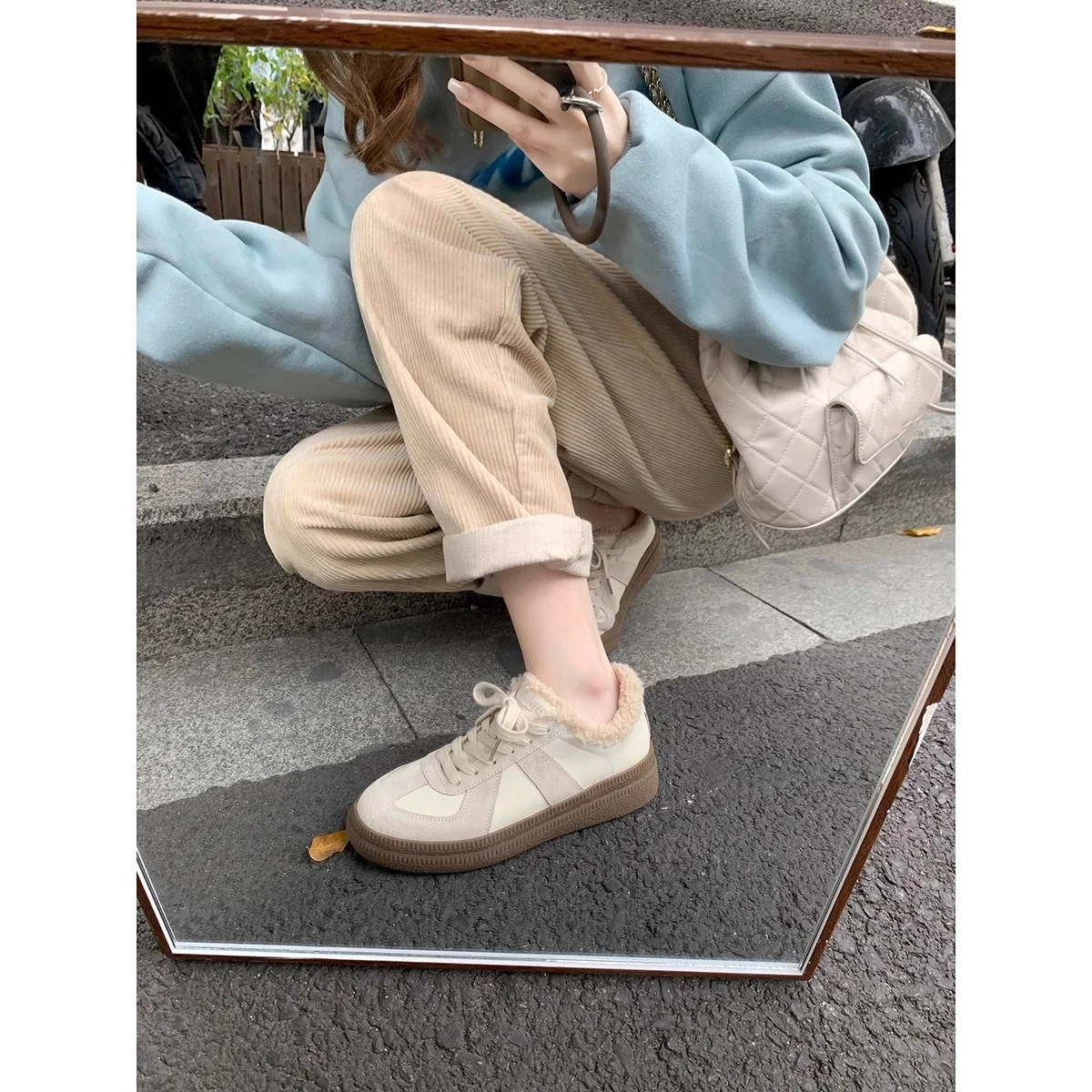 Женские кожаные Лоскутные кроссовки с коротким плюшем коллекция 2024 года узкие