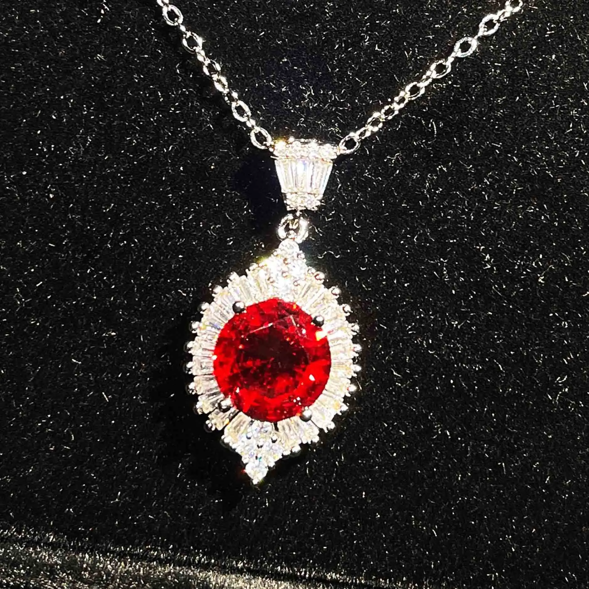 

New Money Jewelry European and American 3 Carat Imitation Moissanite Pendant To Attend The Banquet Jewelry Necklace Women