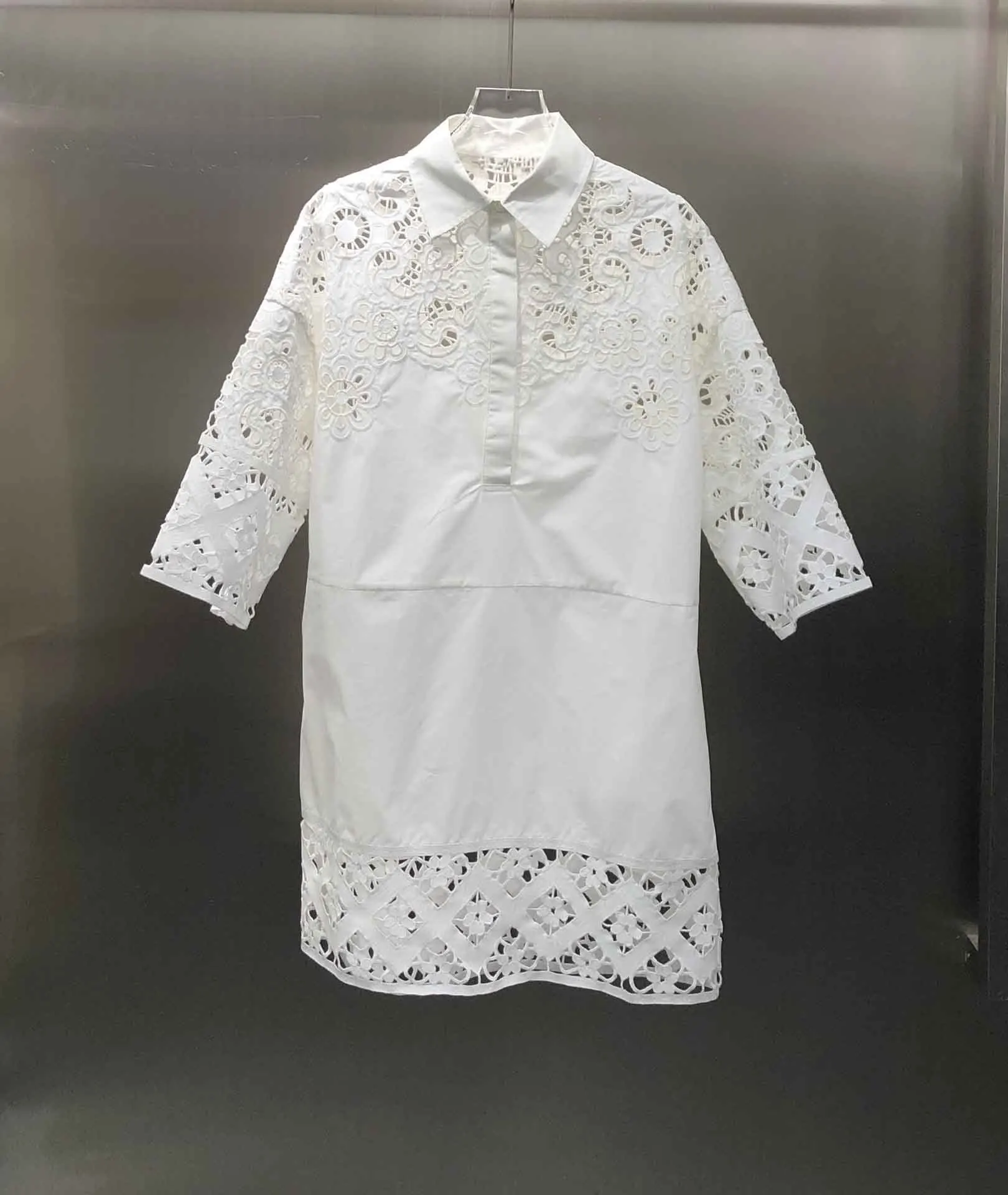

New heavy industry water-soluble dress with suspender anti-slip design to wear more relaxed upper body elegant temperament