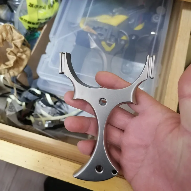 

Высококачественная Рогатка из титанового сплава TTF, Рогатка высокой точности для охоты на открытом воздухе, Рогатка большой мощности из пло...