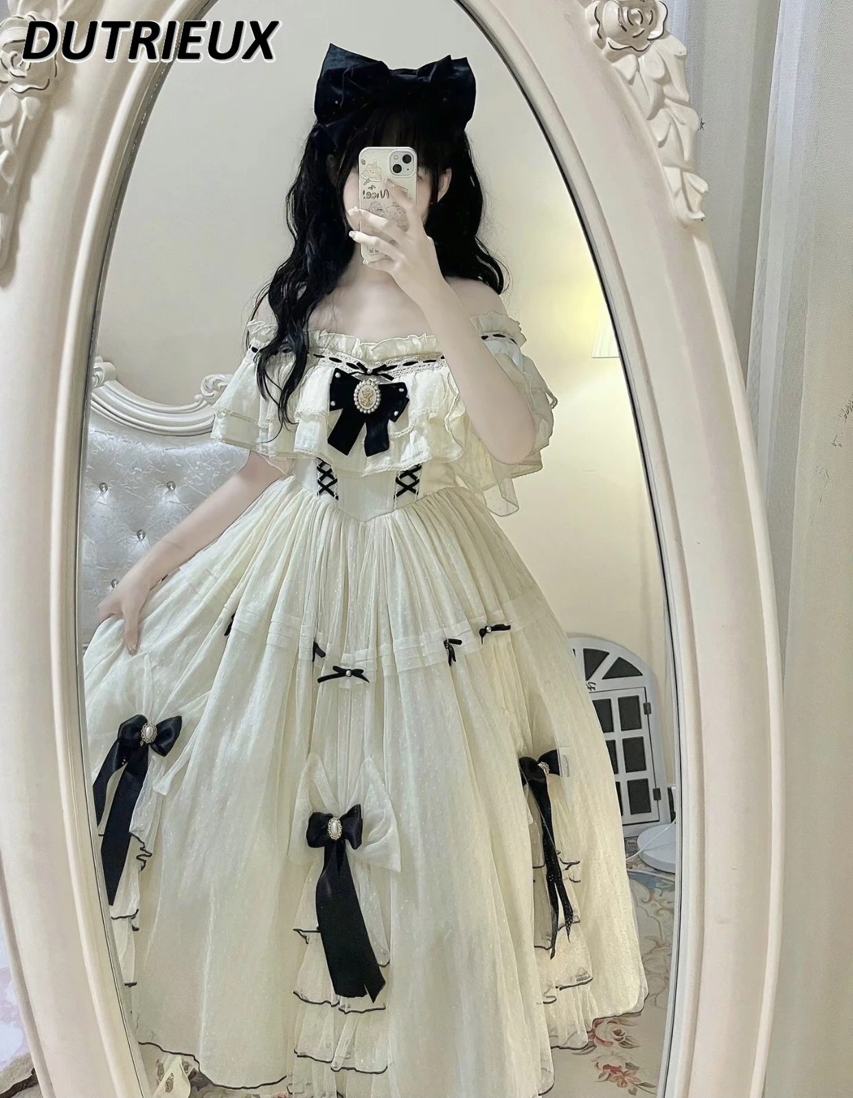 Милое элегантное великолепное платье универсального цвета с короткими рукавами