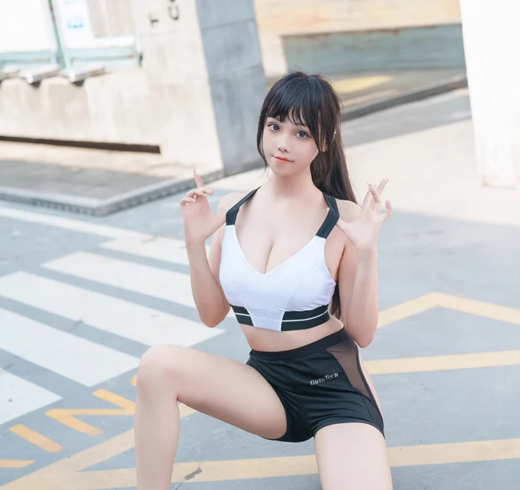 Костюм из двух предметов спортивный купальник с блокирующим разрезом