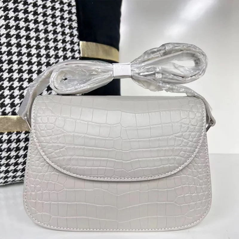 Рисунок 3 - Женская сумка из натуральной крокодиловой кожи