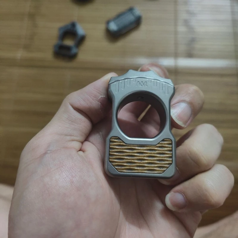 Second-Hand out-of-Print Joint-Name Armor Brass Knuckle Multi-Function Brass Knuckle Bottle Opener