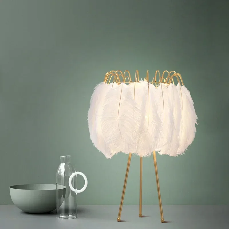 Настольная лампа с перьями в скандинавском стиле французская романтическая