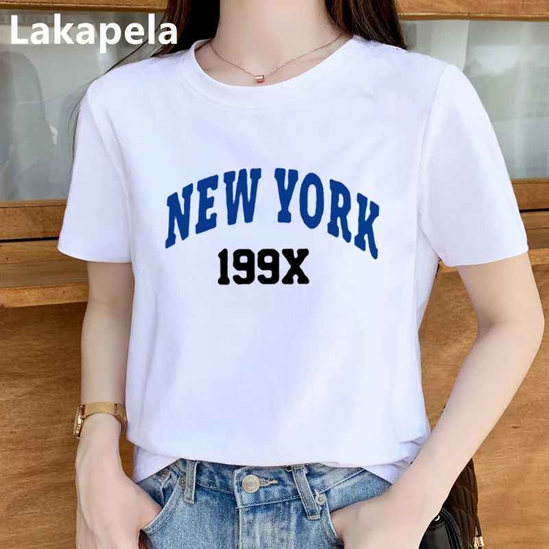 

Футболка женская с надписью New York, модный топ с принтом США, Базовая рубашка в стиле Харадзюку, с круглым вырезом, черно-белая, короткая, на ле...