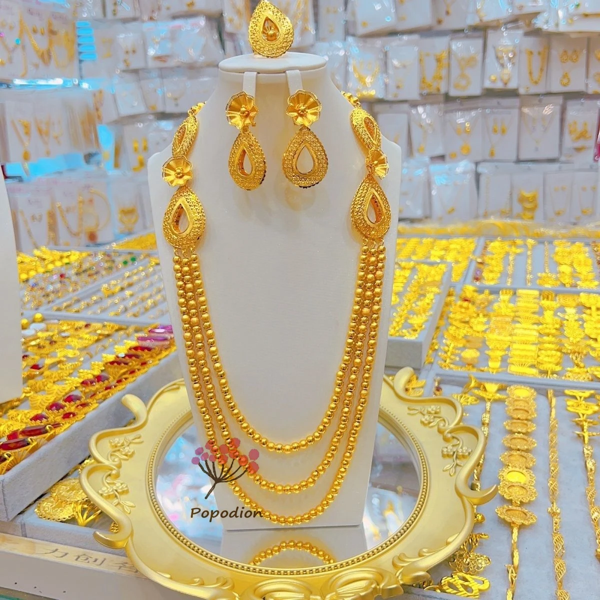 Комплект женских ювелирных изделий из колье серёг и кольца с золотым покрытием