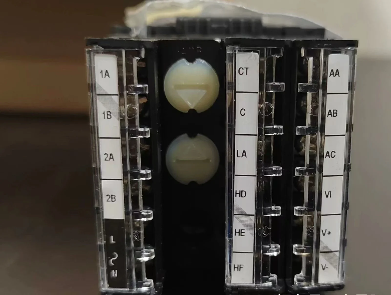 Регулятор температуры Eurotherm 3216.
