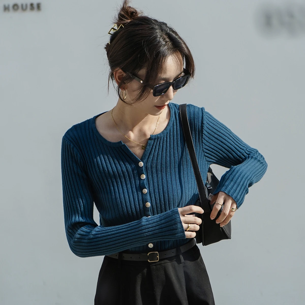 

Новый пуловер с капюшоном, кардиган, женская зимняя универсальная короткая приталенная юбка с длинным рукавом и воротником средней длины н...