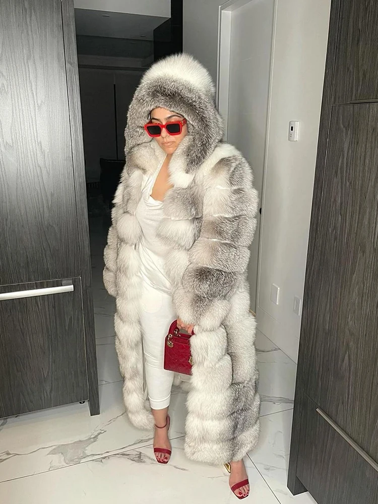 

Женское пальто с капюшоном и полосками из натурального Лисьего меха