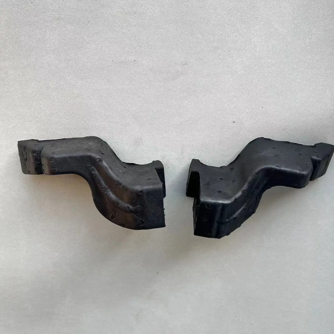 

Пара наполнителей для капота двигателя VW Passat B7 3C 2011-2015 3AA823729A 3AA823730A