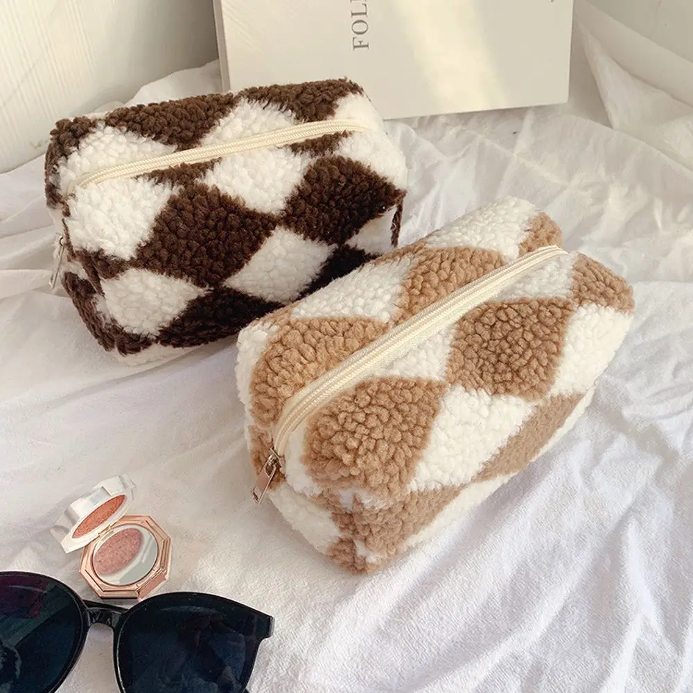 

School Purses Sundries Large Capacity Cosmetic Organizer Toiletry Storage Bag Plush Makeup Bag Checkerboard Cosmetic Bag