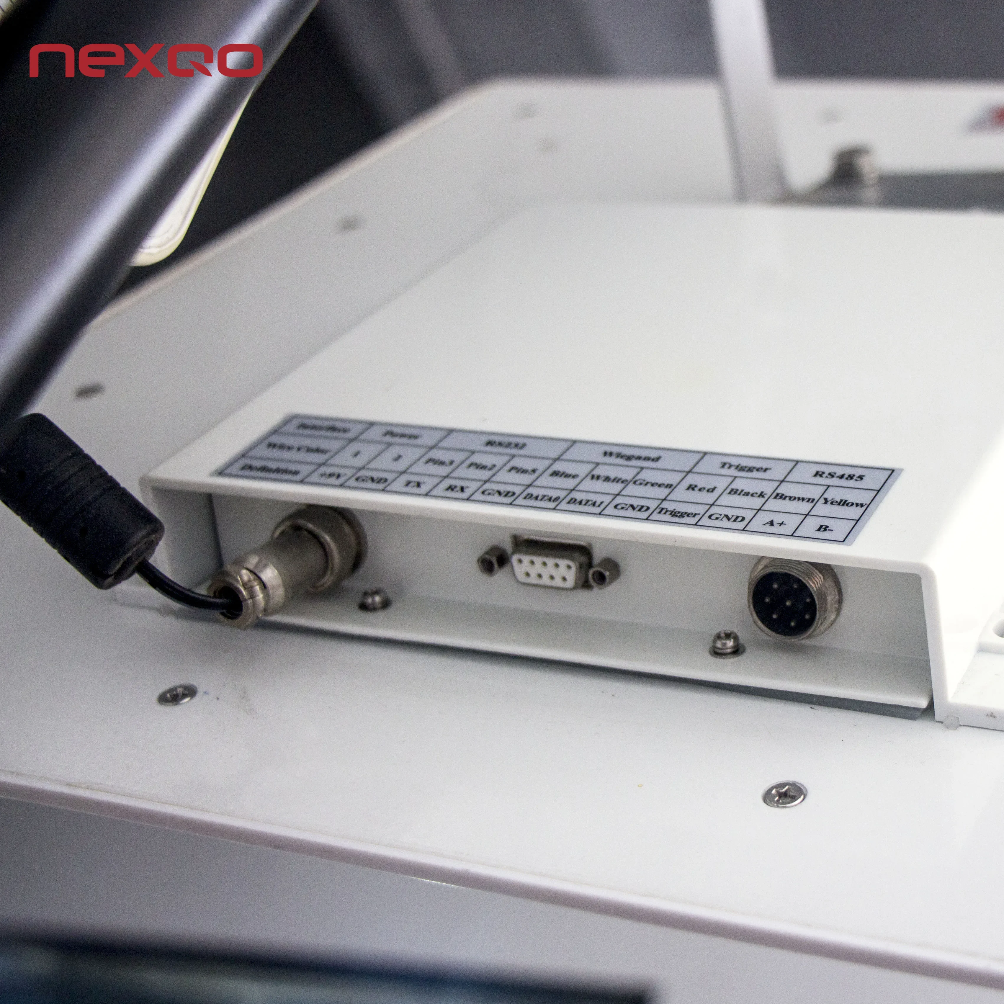 Считыватель кредитных карт с радиочастотной идентификацией для