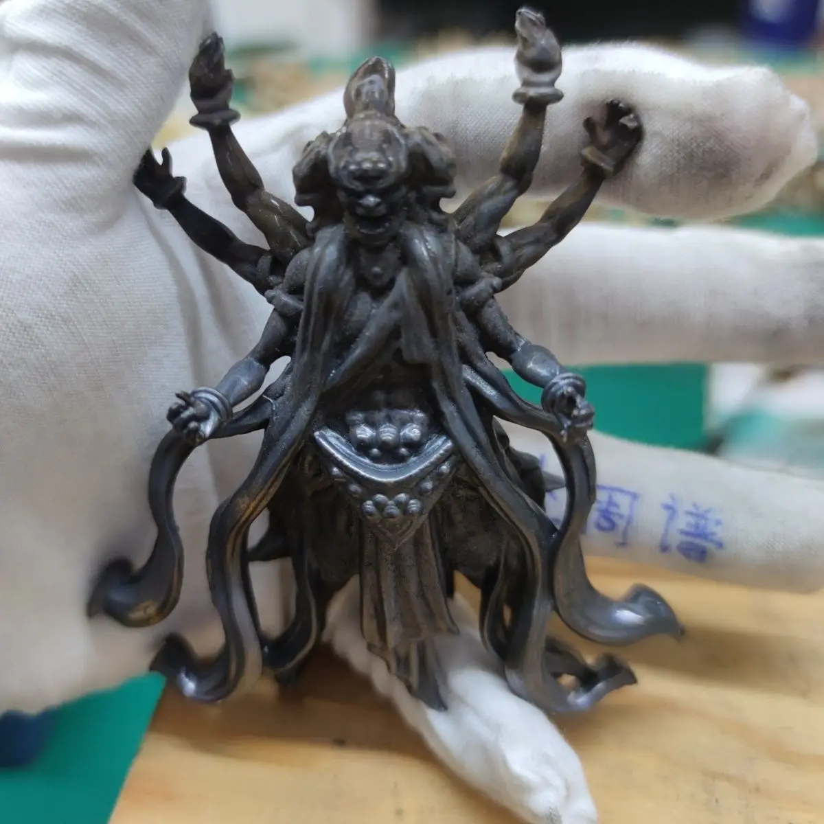 

10 cm black pure copper six-armed three-headed hand-made model ornaments