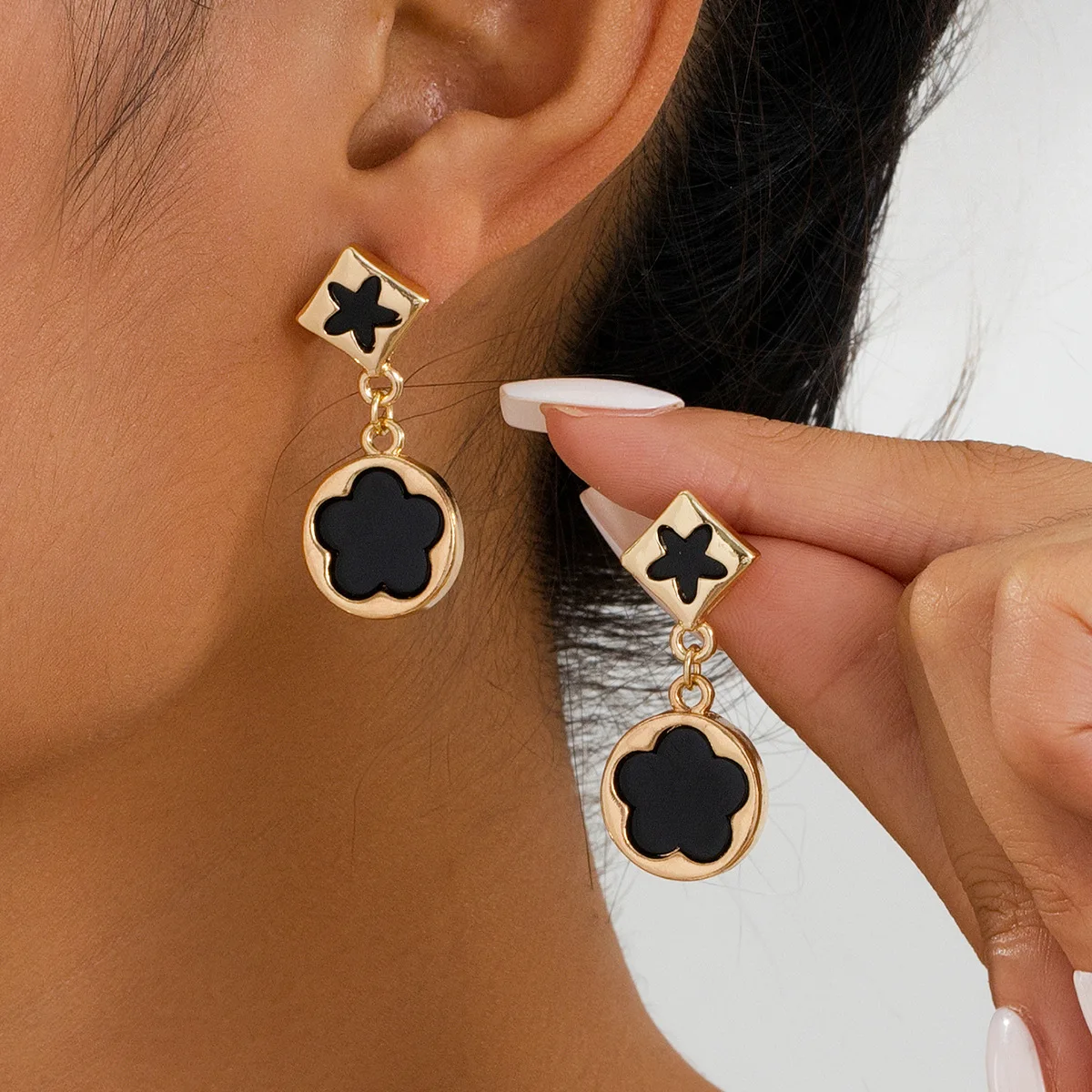 Осень-зима 2024 трендовые ромбовидные круглые серьги с двойным цветком для женщин