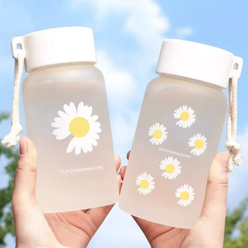 

500ml Small Daisy Transparent Plastic Water Bottles BPA Free Creative Frosted Water Bottle With Portable Rope Travel Tea Cup