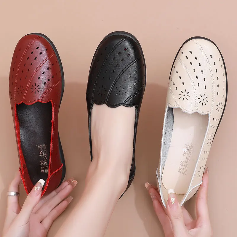 Women New Loafer Summer Hollow Breathable Ladies Casual Flats Shoes Soft Sole Comfortable Mom Leather Flat Shoes Female Moccasin