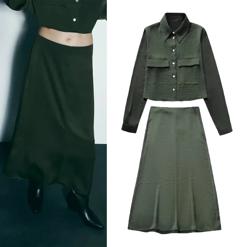 

Юбка-миди атласная с завышенной талией и разрезом на подоле