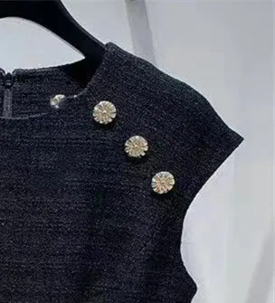 

Women Sleeveless Tweed Mini Dress O-Neck Ruffles Slim Robe with Daisy Buttons Female Robes 2021 Summer