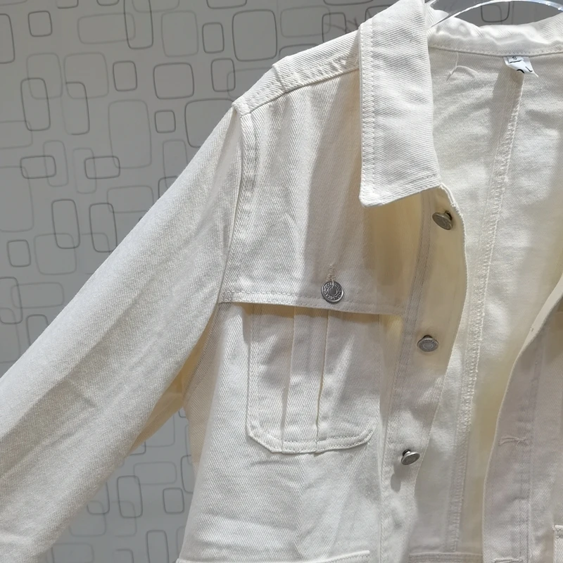 Весенне-осенняя женская белая короткая джинсовая куртка с несколькими карманами