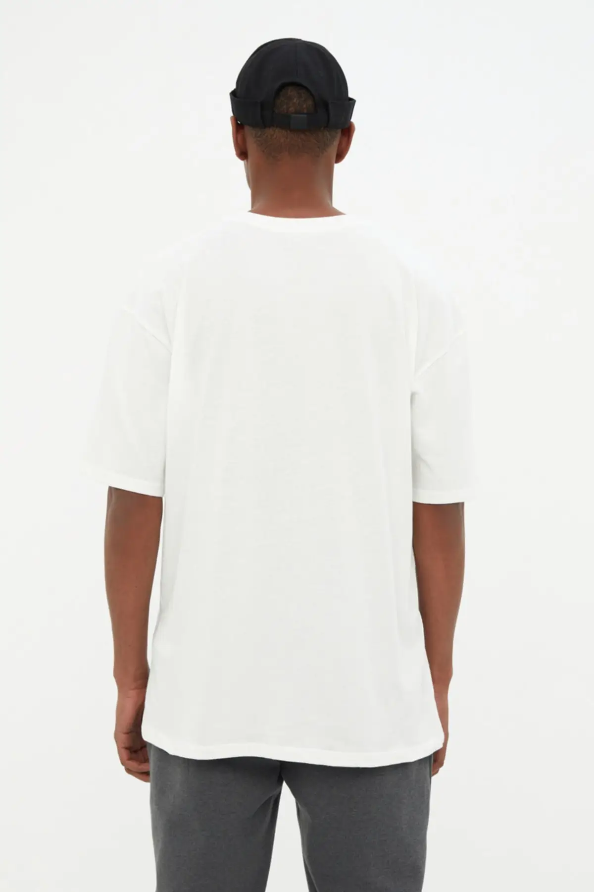 

Men's Relaxed Fit Bike Collar Short Sleeve Thick Fabric Appliqués T-Shirt TMNSS22TS0298