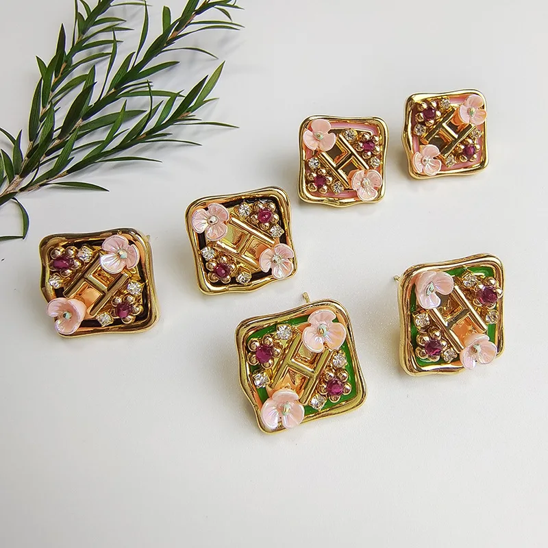 

2023 new ins niche design square flower inlaid diamond earrings simple small fresh wind women's high-quality earrings