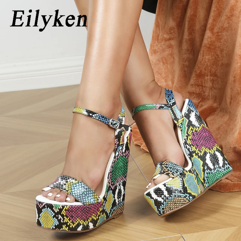 

Eilyken/модные дизайнерские босоножки со змеиным узором; Женская обувь на танкетке в римском стиле; Обувь на платформе с открытым носком; Zapatos De Mujer