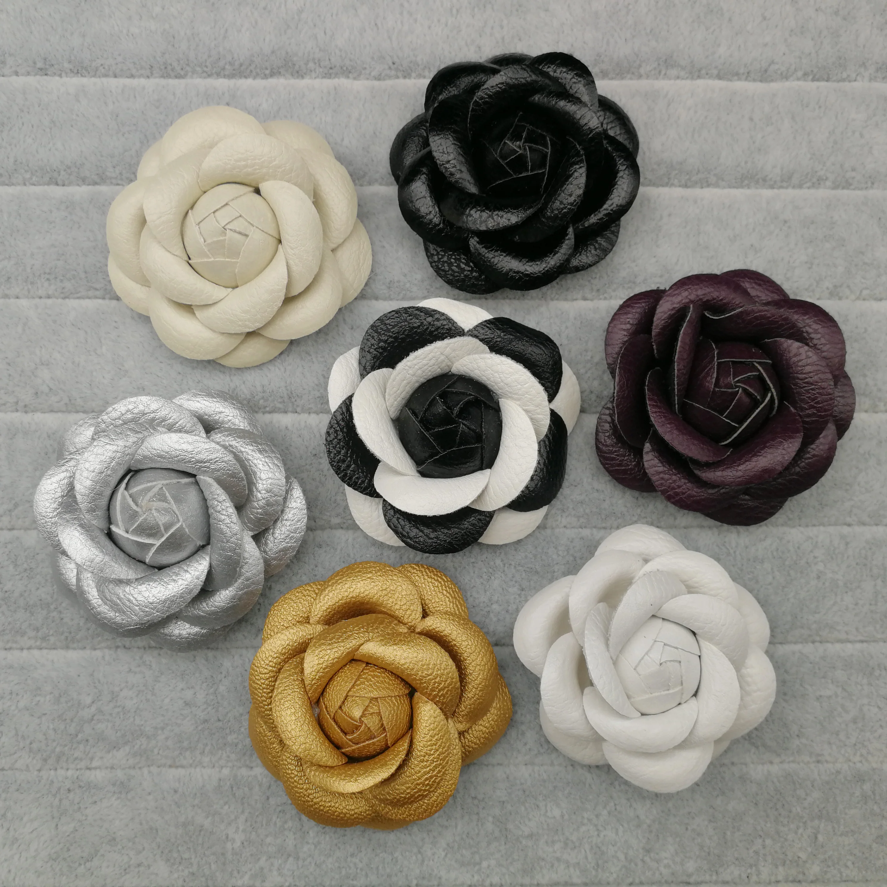 

New Korean Handmade PU Leather Camellia Flower Brooches for Women Big Black White Brooch Pin Girls Gift Clothing Accessories