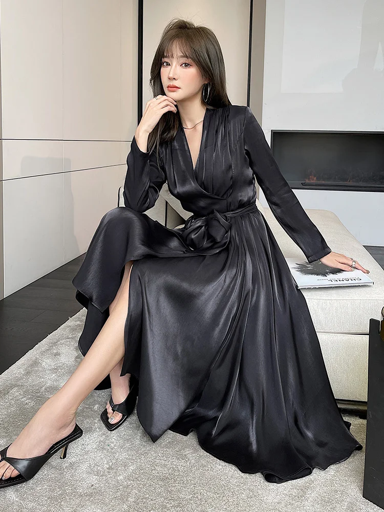 

Женское летнее платье средней длины с V-образным вырезом и длинными рукавами