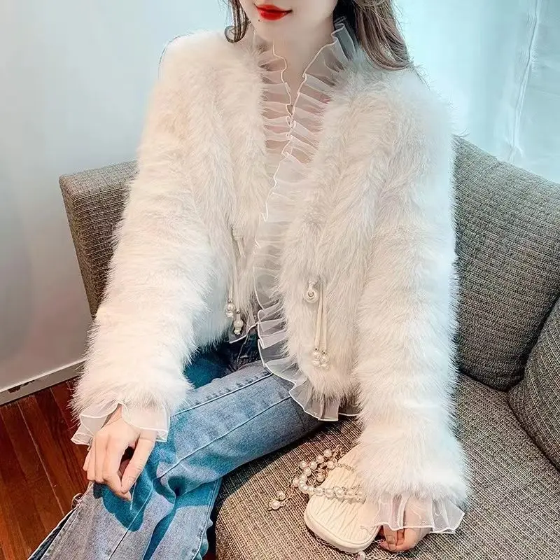 

Женская короткая Шуба с V-образным вырезом и пряжкой