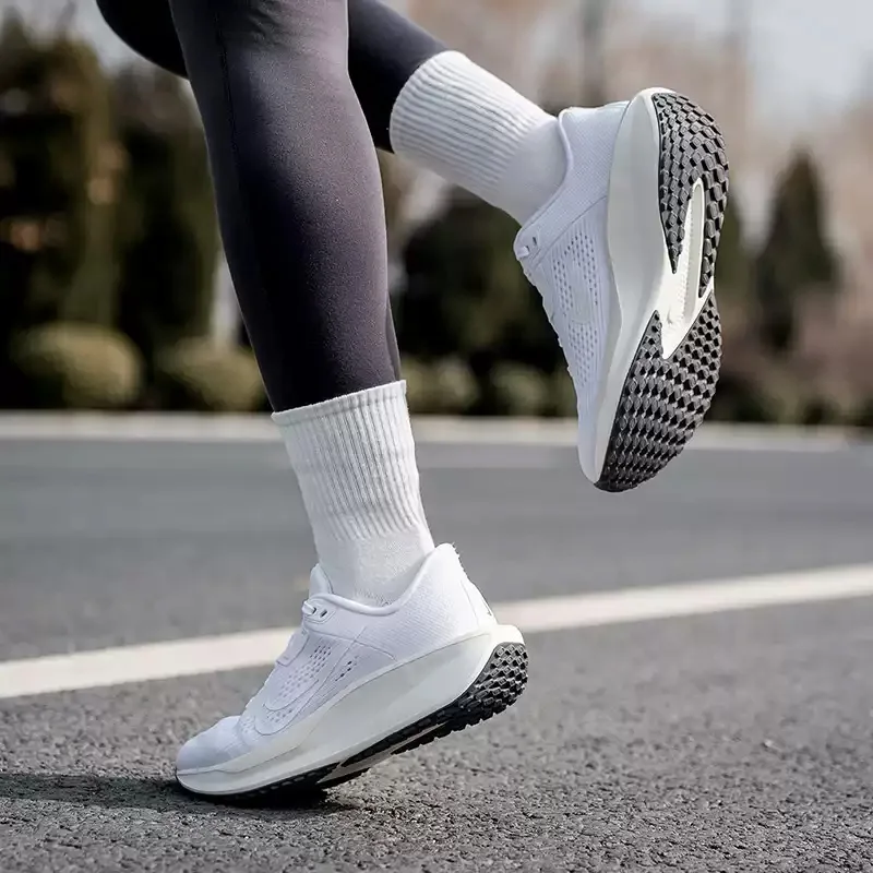 Фото Женские кроссовки NIKE QEST 6 Mesh - спортивные беговые кроссовки с амортизацией и поддержкой для использования на дороге - модель FD6034-112 №5