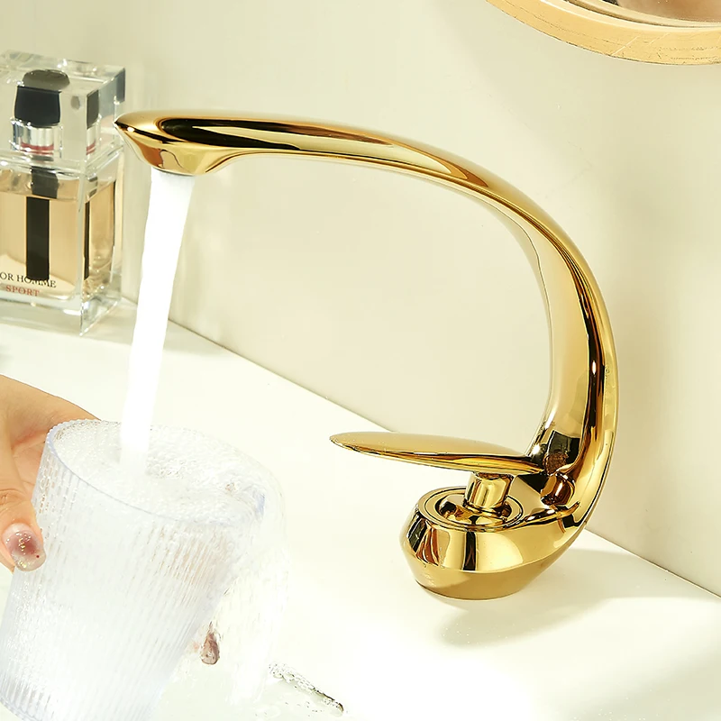 Роскошный смеситель для умывальника золотого цвета ванной комнаты полностью